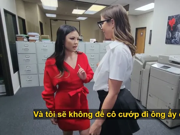 phim sex gái lùn Bố dượng may mắn đụ cùng lúc con gái và em trợ lý riêng